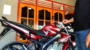 Velg jari jari, ban kecil, tanla spion, dengan ciri khas warna warni ataupun dualtone colour. Vixion 2012 Standar Banjit Youtube