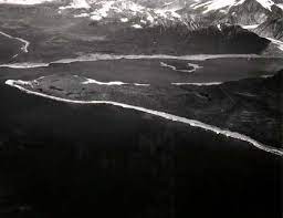 Although given the name northridge, where the quake was believed to have been centered and substantial damage occurred, the actual epicenter was pinpointed in the neighboring community of reseda within several days. Il Mega Tsunami Del 1958 A Lituya Bay Una Colossale Onda Di 525 Metri Che Travolse Un Intera Baia