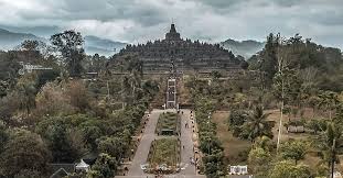 Dengan harga tiket masuk relatif terjangkau. Eksotisme Candi Borobudur Indah Dikelilingi Merapi Hingga Merbabu