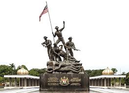 Rencana kementerian pendidikan dan kebudayaan (kemendikbud) menghapus mata pelajaran sejarah dari kurikulum nasional ramai diperbincangkan di media sosial. Pengenalan Subjek Sejarah Sekolah Rendah Pupuk Nilai Nasionalisme Seawal Usia Muda Pendidik