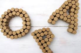 Legen sie die vorlage auf die pappe und umranden sie diese mit einem stift. Diy 3d Buchstaben Aus Korken Love Decorations