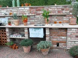 Outdoorkuche Aus Historischen Klinkern Mit Green Egg Grill Und Spule Gartenarbeit Hinterhof Kuche Garten Kuche Design Fur Aussenkuche