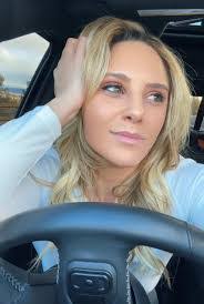 Bailey Hyatt's Instagram, Twitter & Facebook