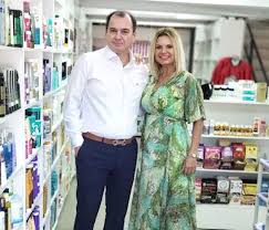 Este domingo de pascuas, telefé emitió una nueva gala de eliminación del reality de la cocina. Cronica Carlos Troche Vende Ahora Cosmeticos