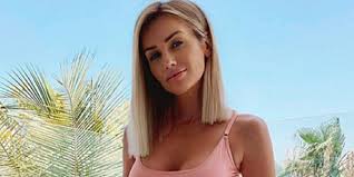 Meet laura, the scottish air hostess joining love island 2018! Love Island S Laura Anderson And Boyfriend Mugged On Holiday Flipboard