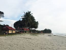 This is pantai batu hitam @ black stone beach in kuantan. Jom Ke Pantai Batu Hitam Ghazalitajuddin Com