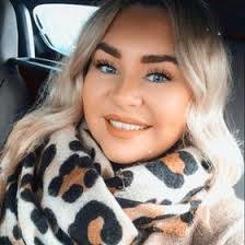 Rose Hanks's Instagram, Twitter & Facebook