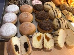 Wir haben leckere rezepte für kleine, große, süße. Die Wirklich Liebsten Krapfen Der Mucbook Redaktion Mucbook