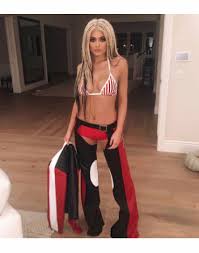 Jun 06, 2021 · kylie jenner channeled christina aguilera's early 2000s style yet again, posting a throwback beach picture of herself in a sultry top reminiscent of aguilera's 2002 outfit at the vmas. Kylie Jenner Recreates Christina Aguilera Dirrty Outfit For Halloween