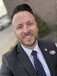 Amber Lear's Instagram, Twitter & Facebook