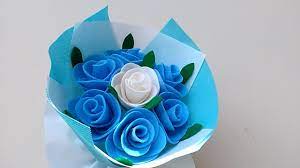 Cara ini sangat bermanfaat untuk mengisi waktu luang sekaligus mengasah keterampilan. Wrapping Felt Rose Bouquet Cara Membungkus Buket Bunga Mawar Flanel Youtube