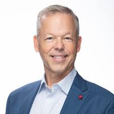 Daniel Genchi's Instagram, Twitter & Facebook