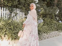 Tidak perlu galau mencari baju gamis untuk orang gemuk, karena kami menyediakan beragam model baju untuk orang yang bertubuh gendut dan pendek agar tampak langsing dan percaya diri untuk tampil di hadapan banyak orang. 10 Model Gamis Untuk Wanita Gemuk Yang Nyaman Dan Modis Updated 2021 Bukareview