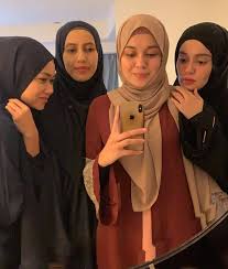 Pelakon sofi jikan enggan mengulas panjang tentang laporan yang dibuat oleh rakan baiknya datuk farid kamil, sebaliknya. Raysha Rizrose Adik Beradik Raysha Nelissa Nelydia Facebook