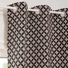 Bonjour je vends ce double rideau a passant 2,60x1,35m 100% coton idéal pour l'hiver (il y a qu'un seule panneau) état impeccable comme neuf acheter chez. Osenvorhang Mit Jacquard Motiven In Schwarz Und Naturweiss 140 X 250 Cm Maisons Du Monde