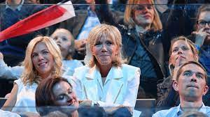 La embajada francesa en libia permanece cerrada desde 2014 debido al conflicto civil tras la caída del. Brigitte Macron So Hubsch Sind Ihre Tochter Gala De