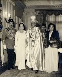 Abbas Lady O Nawab Sadiq 5 Shamsa History Pictures History Of India Vintage Portraits