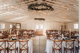 Romantic Barn Wedding At Winter White Barn In Temecula Ca In 2020 Southern California Wedding Venues Barn Wedding Venues California Wedding Southern California