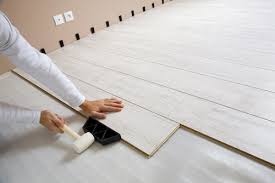 Als kalkulationsgrundlage für die materialkosten müssen für treppen taugliche produkte zugrunde gelegt werden, die nicht in den günstigsten preisspannen erhältlich sind. Boden Verlegen Kostenvergleich Verschiedener Bodenbelage