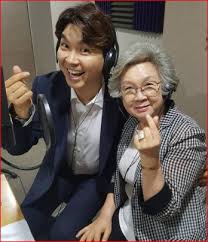 Jun 27, 2021 · 원래 이병헌의 여자친구 배역은 고소영이었지만 13회까지만 촬영한 뒤 중도 하차하자 새로운 히로인으로 등장한 것인데, 그야말로 대박이 터졌다. ë°•ìˆ˜í™ ê¹€ë‹¤ì˜ˆ ìž„ì–'ì•„ ì—¬ìž ì—„ë§ˆ ì—¬ìžì¹œêµ¬