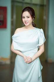 Con trai lớn của nữ ca sĩ là bé voi năm nay lên 6 tuổi, con gái xu 3 tuổi. 2r0dwmcpc1w0jm