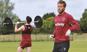Born 23 october 1989) is a ukrainian professional footballer who plays as a winger or forward for english premier league club west ham united and the ukraine national team. Agent Yarmolenko Prokommentiroval Sluhi O Perehode Andreya V Fenerbahche á‰ Ua Futbol