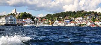 Darüber hinaus stören am nachmittag und am abend nur einzelne wolken. Norwegen Urlaub