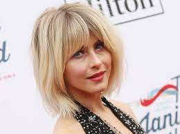 Frisurentrend 2019 Curtain Bangs Freundin De Frisuren Lange Haare Mittelscheitel Julianne Hough Haare Bob Frisur