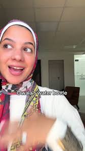 زجاجة الماء الملونة من Owala