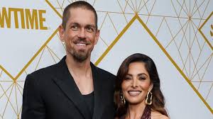 As per reports, sarah shahi's second children knox blue and violet moon howey, are twins. The Real Reason Steve Howey Is Getting Divorced