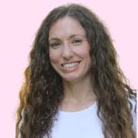 Lara Vance's Instagram, Twitter & Facebook