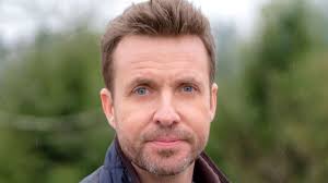 Peter Benson as Detective Arthur Smith