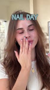 Diseño de Uñas French con Chrome Azul en Kans Nail Studio