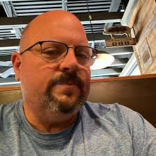 DL senior Cam Jackson anunció que jugará en el partido de bowl. 🐊