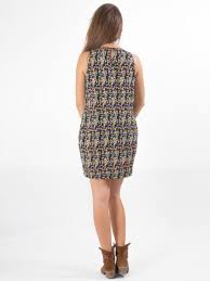 Robe courte trapèze, col v et manches volants. Robe Courte Noire Imprime Graphique Mode Ethnique