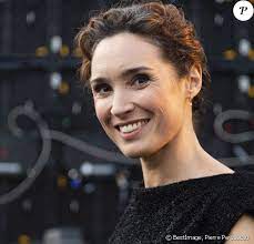 Mais on m'a souvent dit que je ressemblais à andie macdowell. Marie Sophie Lacarrau Maman Devouee Pour Ses Fils Ses Rares Confidences Purepeople
