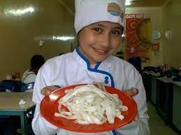 Setelah koki cilik selesai, hanggi melebarkan sayapnya ke dunia akting melalui sinetron garuda impian, setelah itu ia pun kembali bermain beberapa sinetron lain. 11 Transformasi Prilly Dari Koki Cilik Hingga Artis Hits