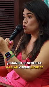 Pedir ayuda es un músculo que se nos está atrofiando.,  De niños era fácil,  pero con el tiempo nos creímos otro cuento.,  El cuento de que tenemos que  ser fuertes y aguantar., Que tenemos que poder ...