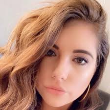 Danielle Dickerson (@DanielleFelizD)