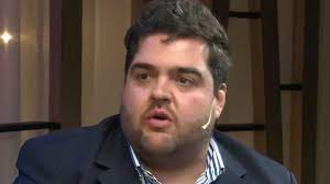 Quizás sea una cuota de la actriz que lleva dentro la que le permitió ganarse un lugar en el aire de 100 argentinos dicen. Dario Barassi La Convivencia Con Juan Darthes En Simona Fue Complicada Infobae