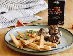 Boulettes De Bœuf Aux Herbes Fraiches Et Frites Maison Au Curry En 2020 Boulettes De Boeuf Boulette Boeuf Frit