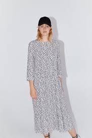 The 70 Zara Dress That Took The U K By Storm Is Finally Available In The U S Print Dress Womens Dresses Dresses