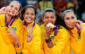 Fernanda garay rodrigues is a brazilian professional volleyball player who won the 2012 summer olympics gold medal with the brazil national. Fernanda Garay Historia Titulos Recordes E Curiosidades Voleibol Feminino Volei Feminino Voleibol