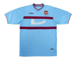 By selecting a currency you will see the equivalent prices in your preferred currency at the side of the sterling prices. West Ham 2001 02 Auswarts Trikot