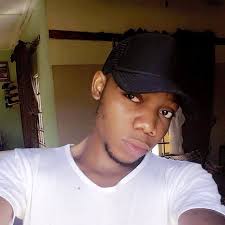 La nueva corona de espinas de Kendrick Lamar costó 3 millones de dólares,  tiene 8,000 diamantes incrustados, tomó 10 meses de trabajo y fue hecha por  Tiffany & Co. "Uso esta corona