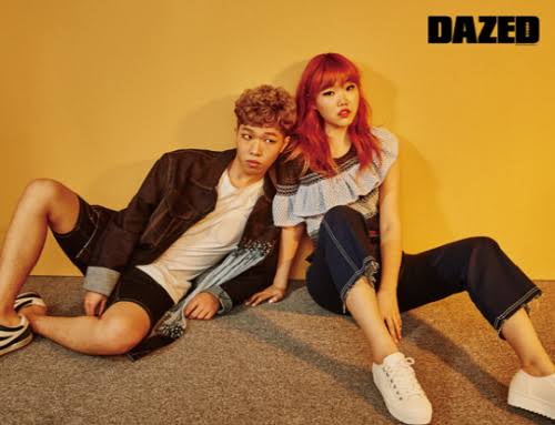 AKMU pemotretan majalah DAZED.