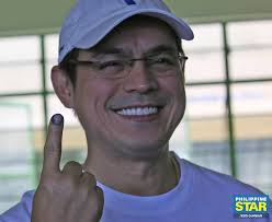 Manila mayoral candidate Isko Moreno cast his vote at Manuel L. Quezon  Elementary School in Tondo