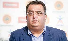Αρχικά, είχε προγραμματιστεί ο τριαντόπουλος να μιλήσει την τετάρτη στις 12 το μεσημέρι, ωστόσο από το τριφύλλι γνωστοποιήθηκε ότι η εκδήλωση θα διοργανωθεί την πέμπτη, την ίδια ώρα. Panagiwths Triantopoylos Den 8elame Na Kerdisoyme To Mats Sta Xartia H Apenanti Se Dekaeptaxronoys Kingsport Gr