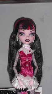 It is easy to dress draculaura in this dress, it goes on easily, and none of her parts need to be disconnected to put it on. Draculaura Basic Doll This Is My Favourite Monster High Do Flickr