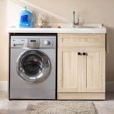 Ici le modèle de meuble présente l'avantage de cacher le lave linge derrière une porte et reste facile à utiliser à chaque lessive. Lave Linge Partage La Meme Source D Eau Du Meuble Salle De Bain Maison Linternaute Com